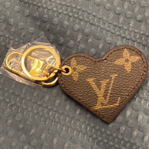Louis Vuitton Heart Keychain - Picture 2 of 3